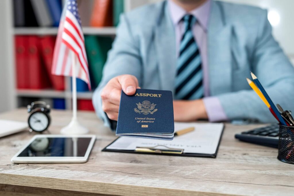 Chính phủ Mỹ đóng cửa có thể dẫn đến sự chậm trễ trong việc xử lý hồ sơ Visa và Hộ chiếu